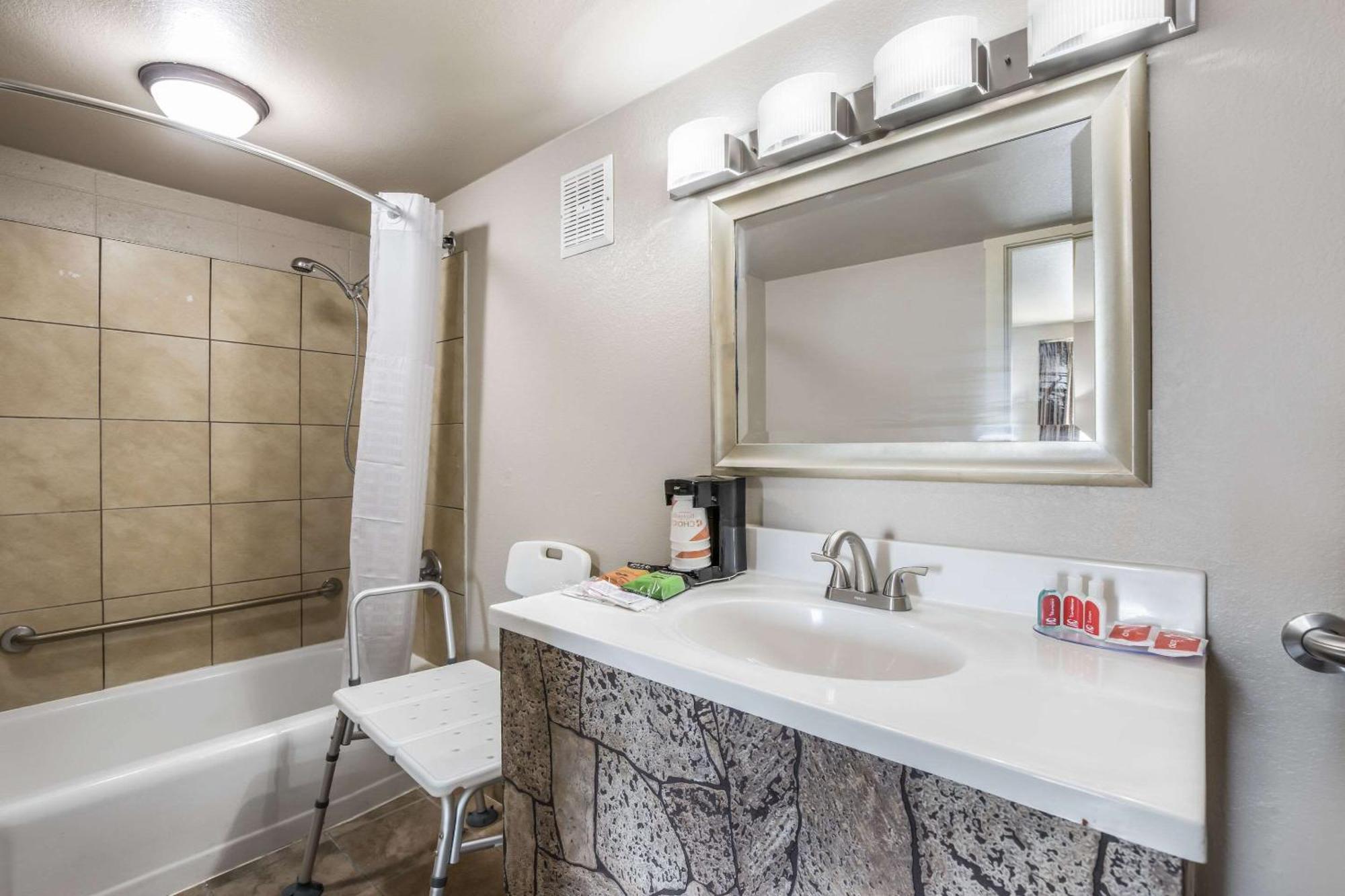 Econo Lodge Neenah Dış mekan fotoğraf