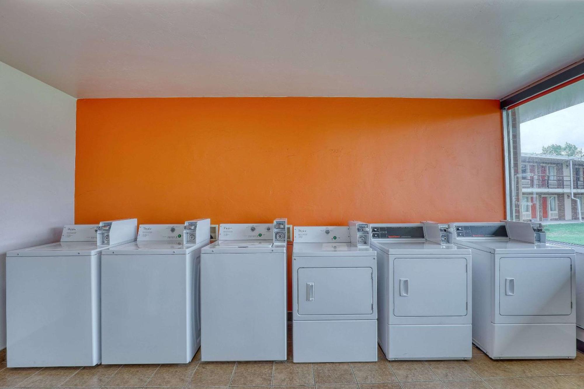 Econo Lodge Neenah Dış mekan fotoğraf