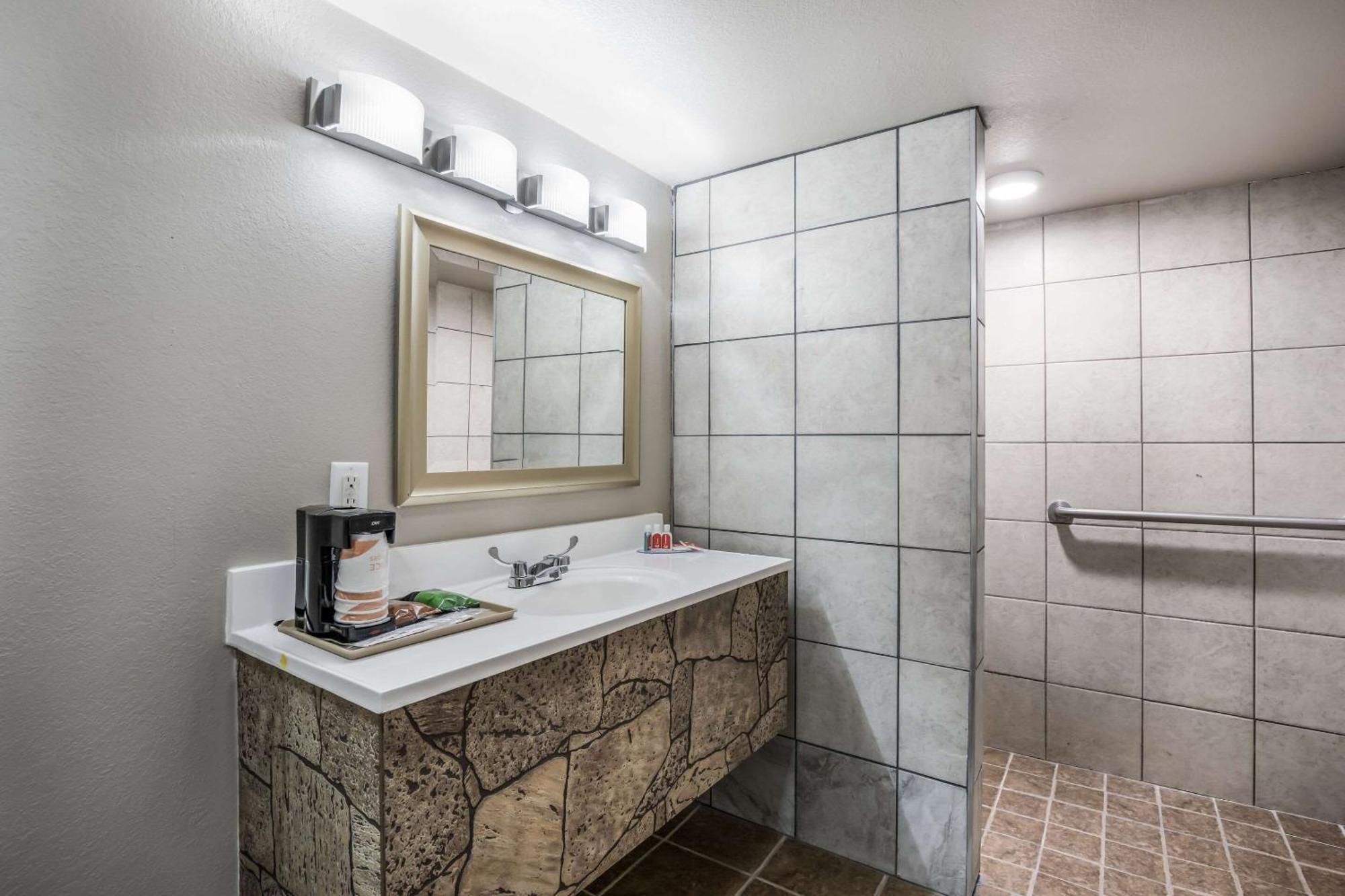 Econo Lodge Neenah Dış mekan fotoğraf